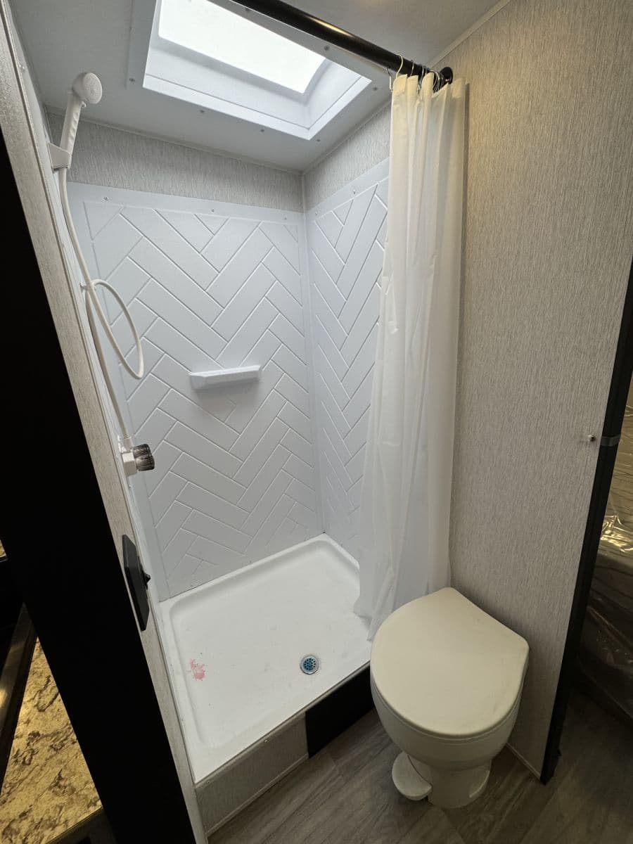 2026 Sunset Park RV 2026 Sunset Park RV Sun Lite Toy Hauler - thumbnail 8