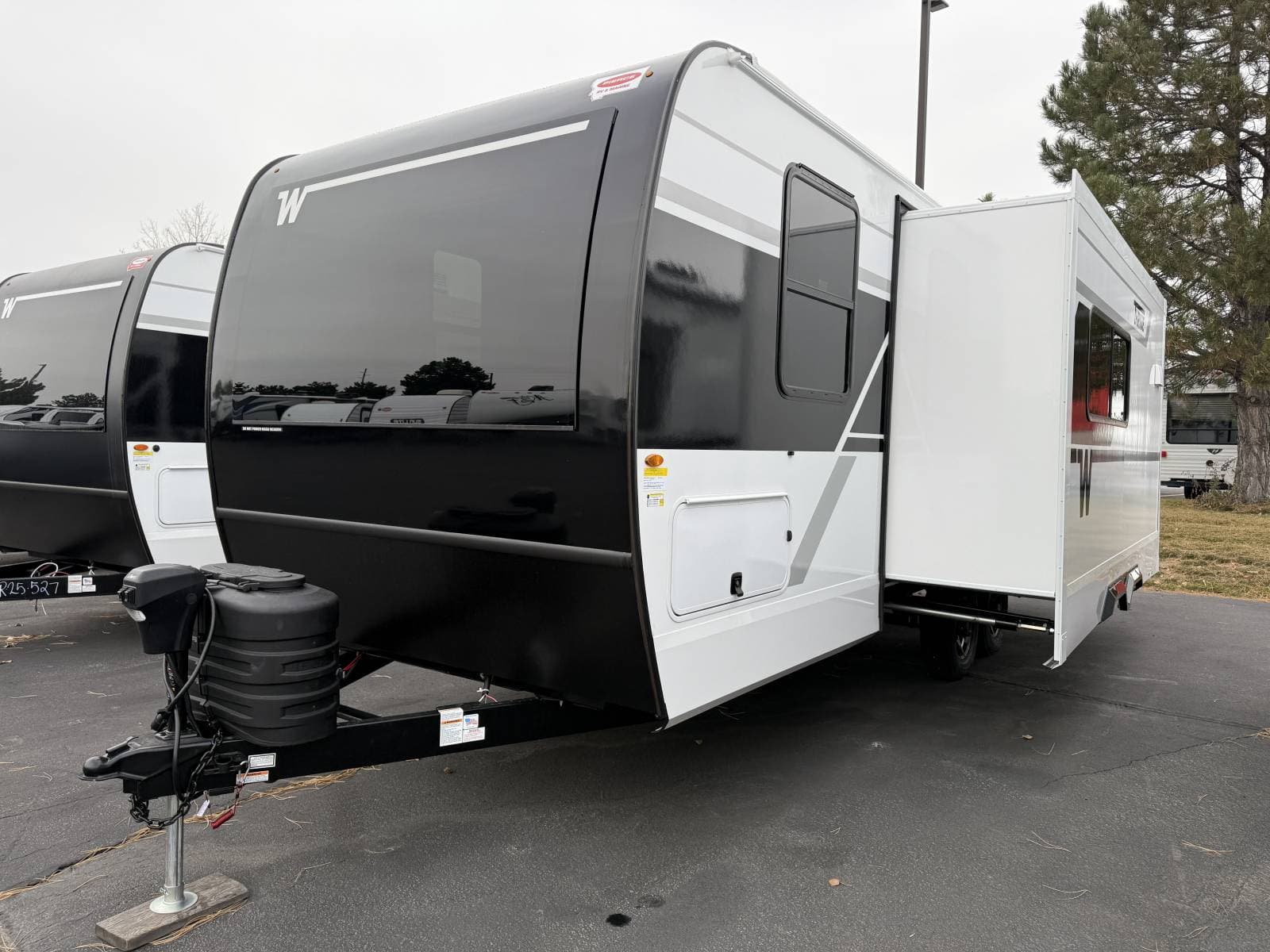 2026 Winnebago 2026 Winnebago Thrive - thumbnail 2