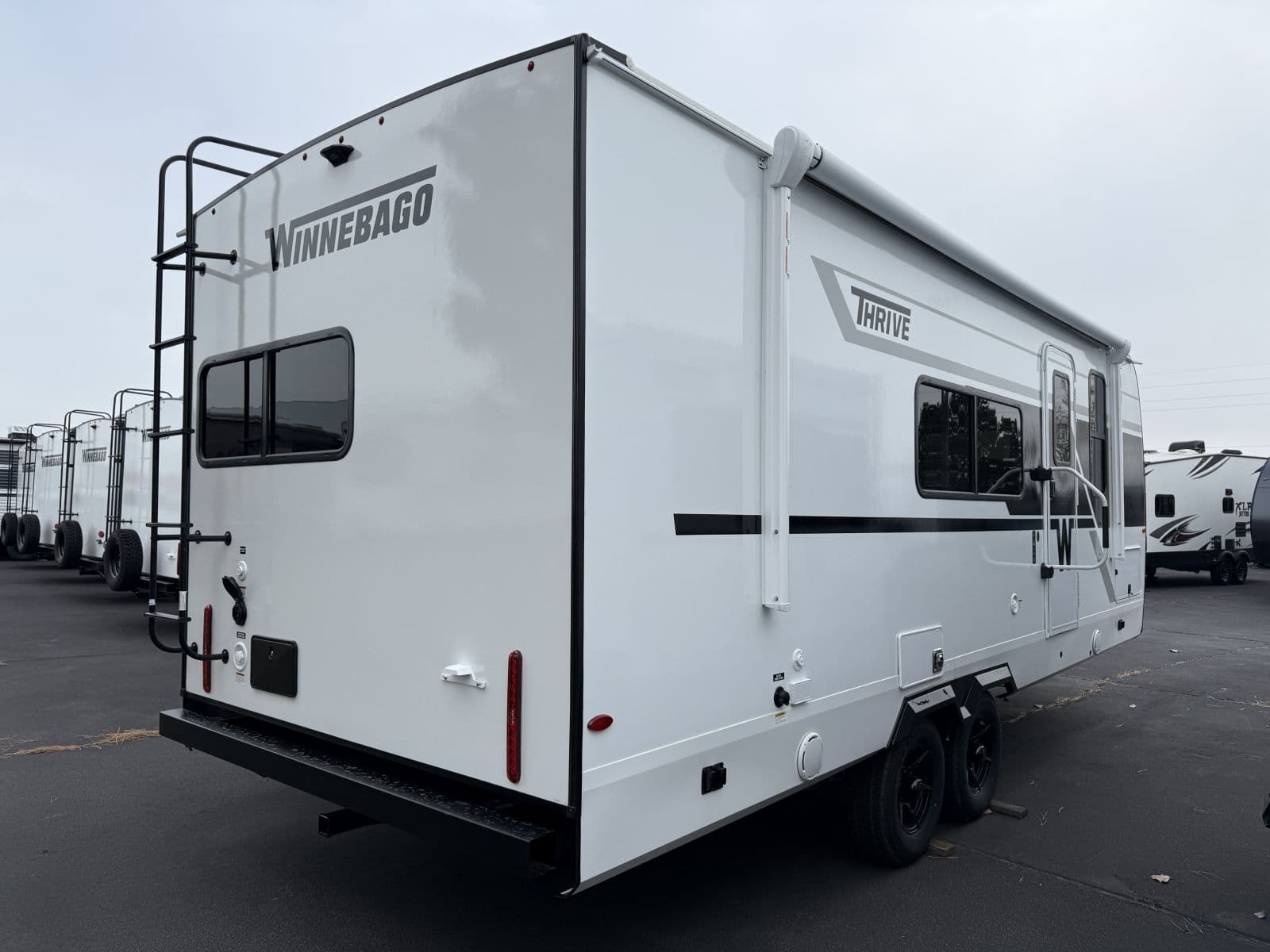 2026 Winnebago 2026 Winnebago Thrive - thumbnail 4