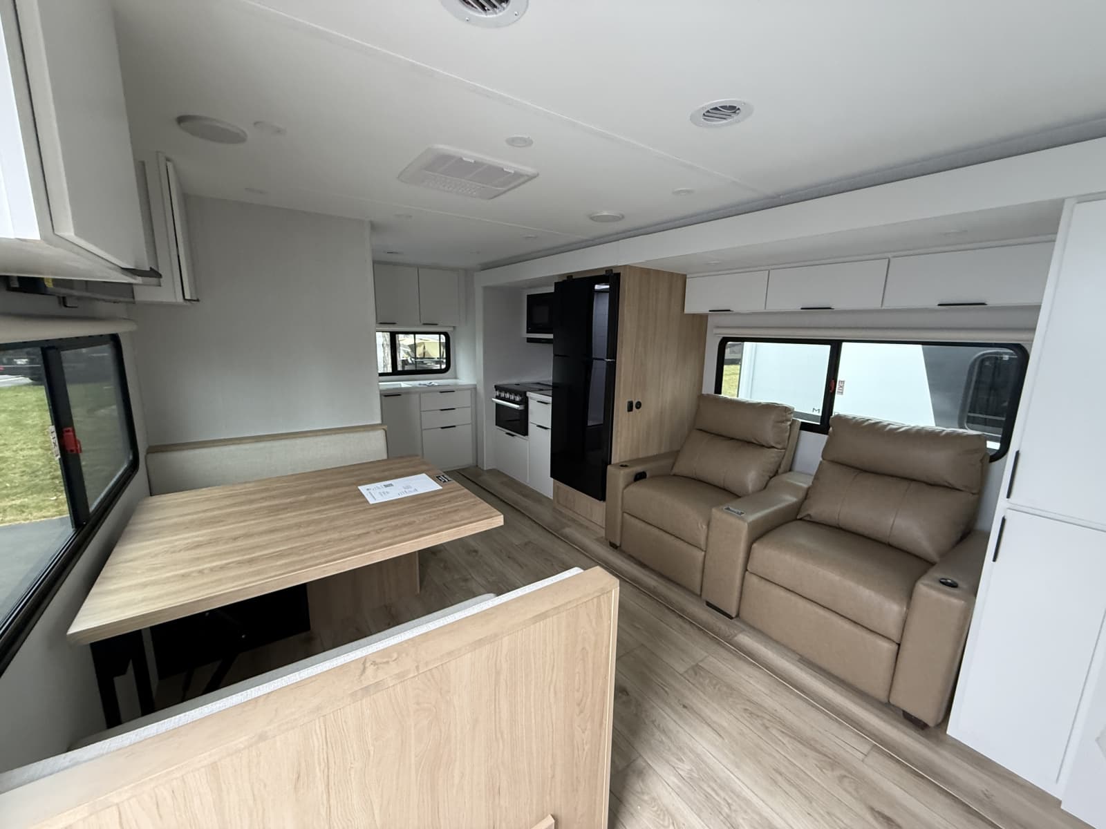 2026 Winnebago 2026 Winnebago Thrive - thumbnail 9