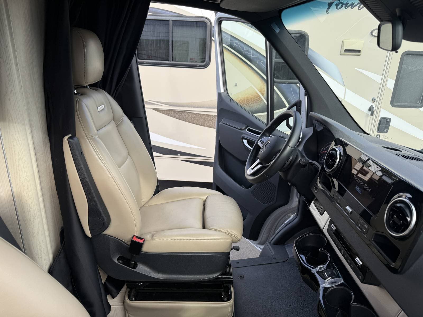 2025 Airstream 2025 Airstream Interstate - thumbnail 10