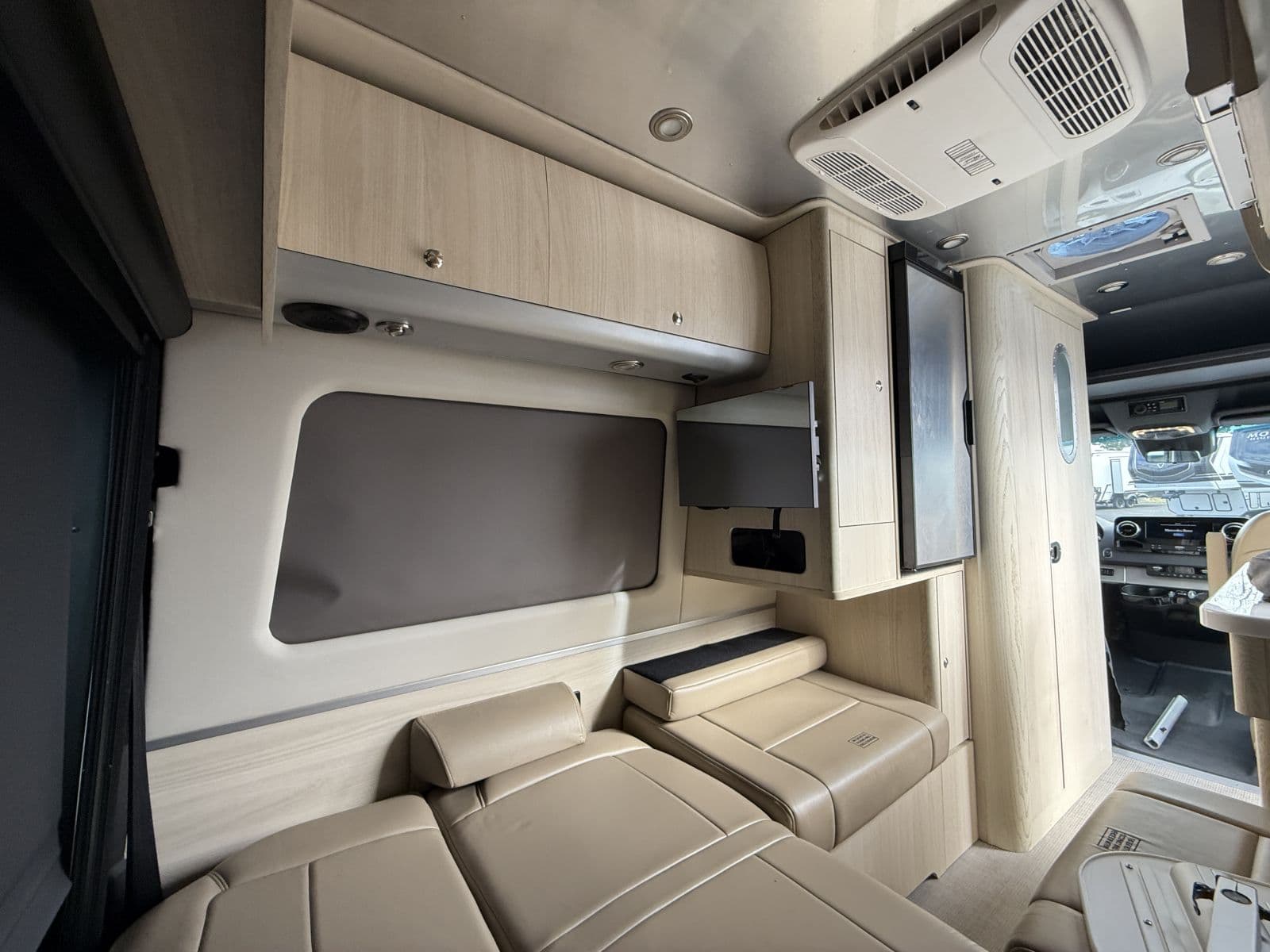 2025 Airstream 2025 Airstream Interstate - thumbnail 16