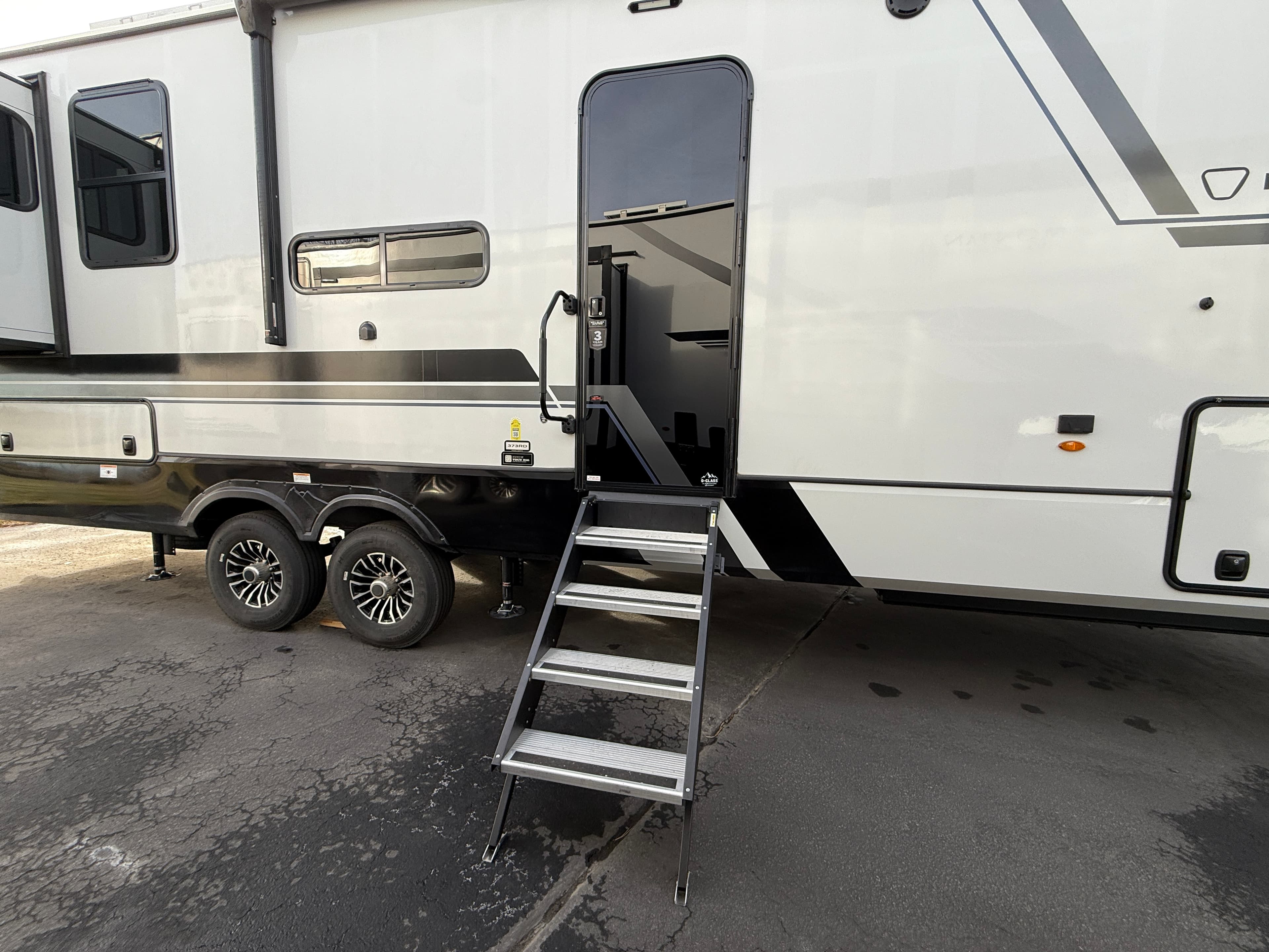 2026 Keystone RV 2026 Keystone RV Montana High Country - thumbnail 8