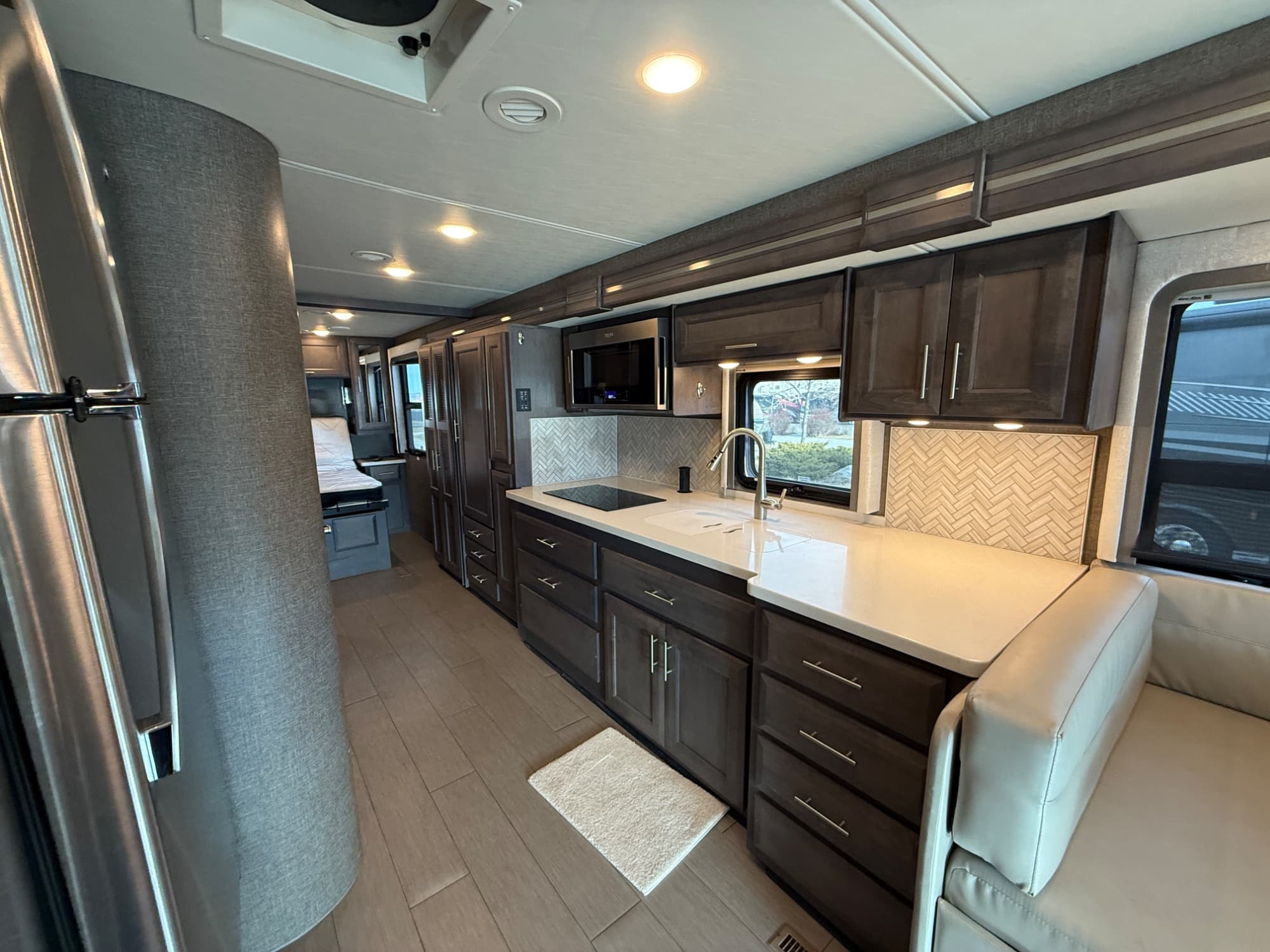 2022 Thor Motor Coach 2022 Thor Motor Coach Palazzo - thumbnail 18