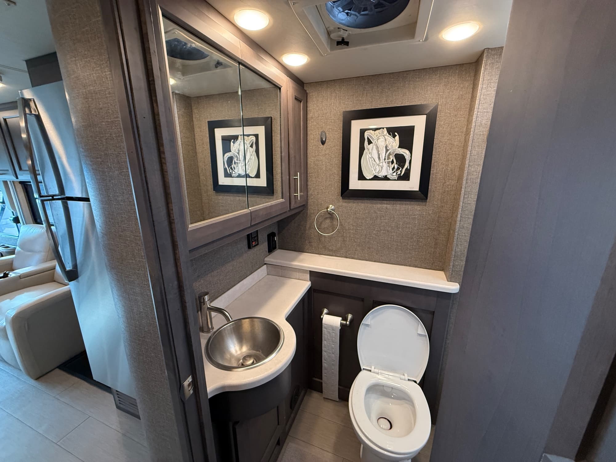 2022 Thor Motor Coach 2022 Thor Motor Coach Palazzo - thumbnail 25