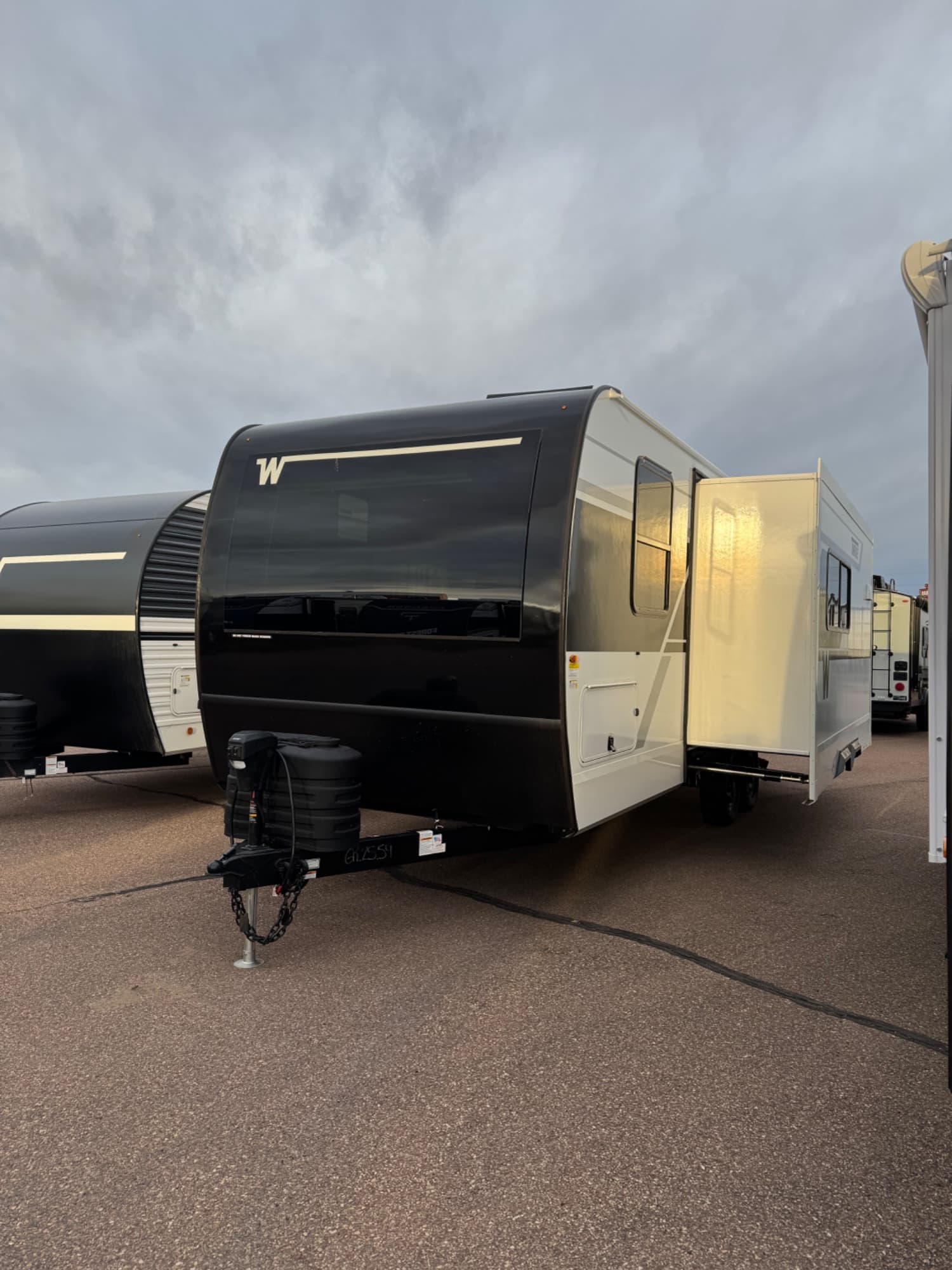 2026 Winnebago 2026 Winnebago Thrive - thumbnail 2