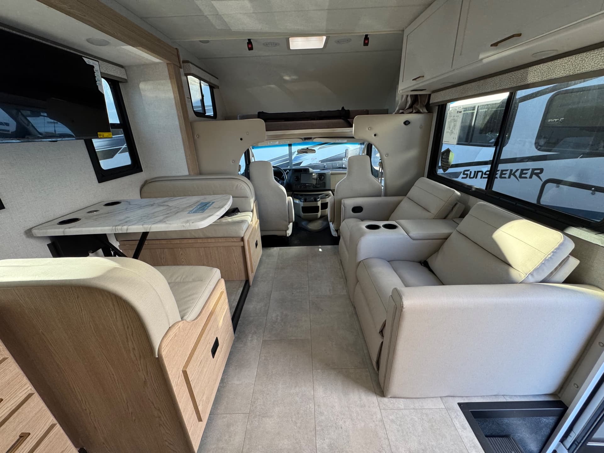 2026 Thor Motor Coach 2026 Thor Motor Coach Chateau - thumbnail 9