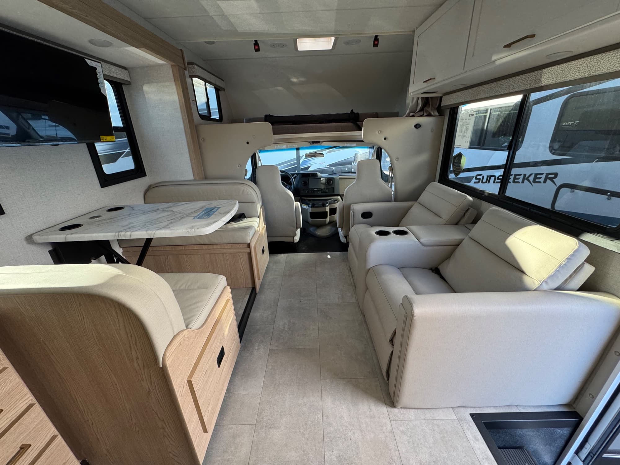 2026 Thor Motor Coach 2026 Thor Motor Coach Chateau - thumbnail 8