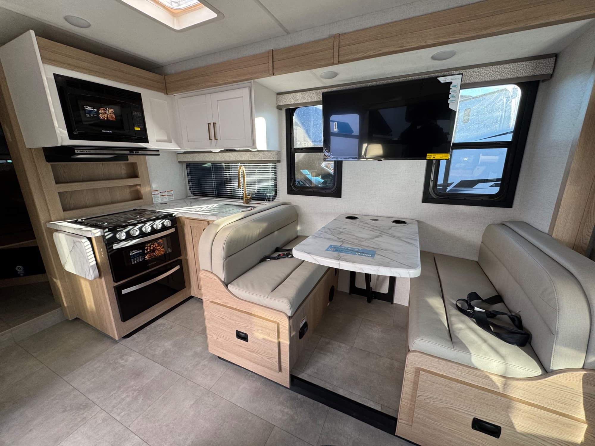 2026 Thor Motor Coach 2026 Thor Motor Coach Chateau - thumbnail 9