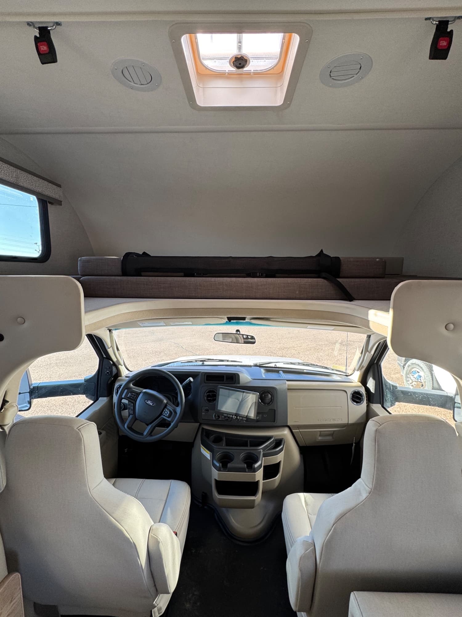 2026 Thor Motor Coach 2026 Thor Motor Coach Chateau - thumbnail 14