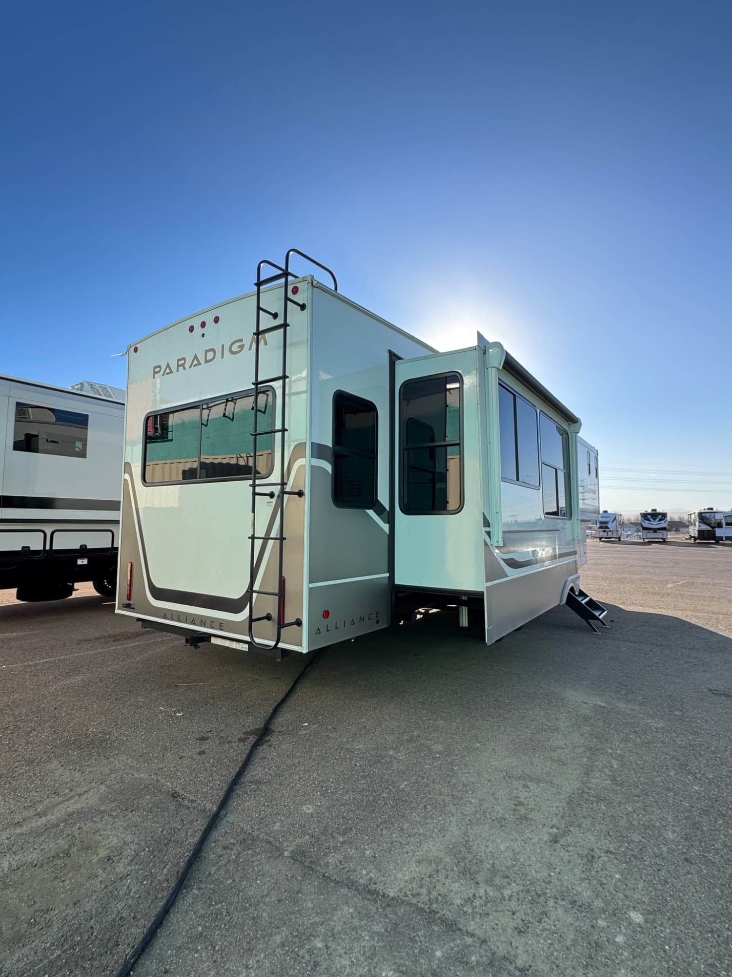 2025 Alliance RV 2025 Alliance RV Paradigm - thumbnail 4