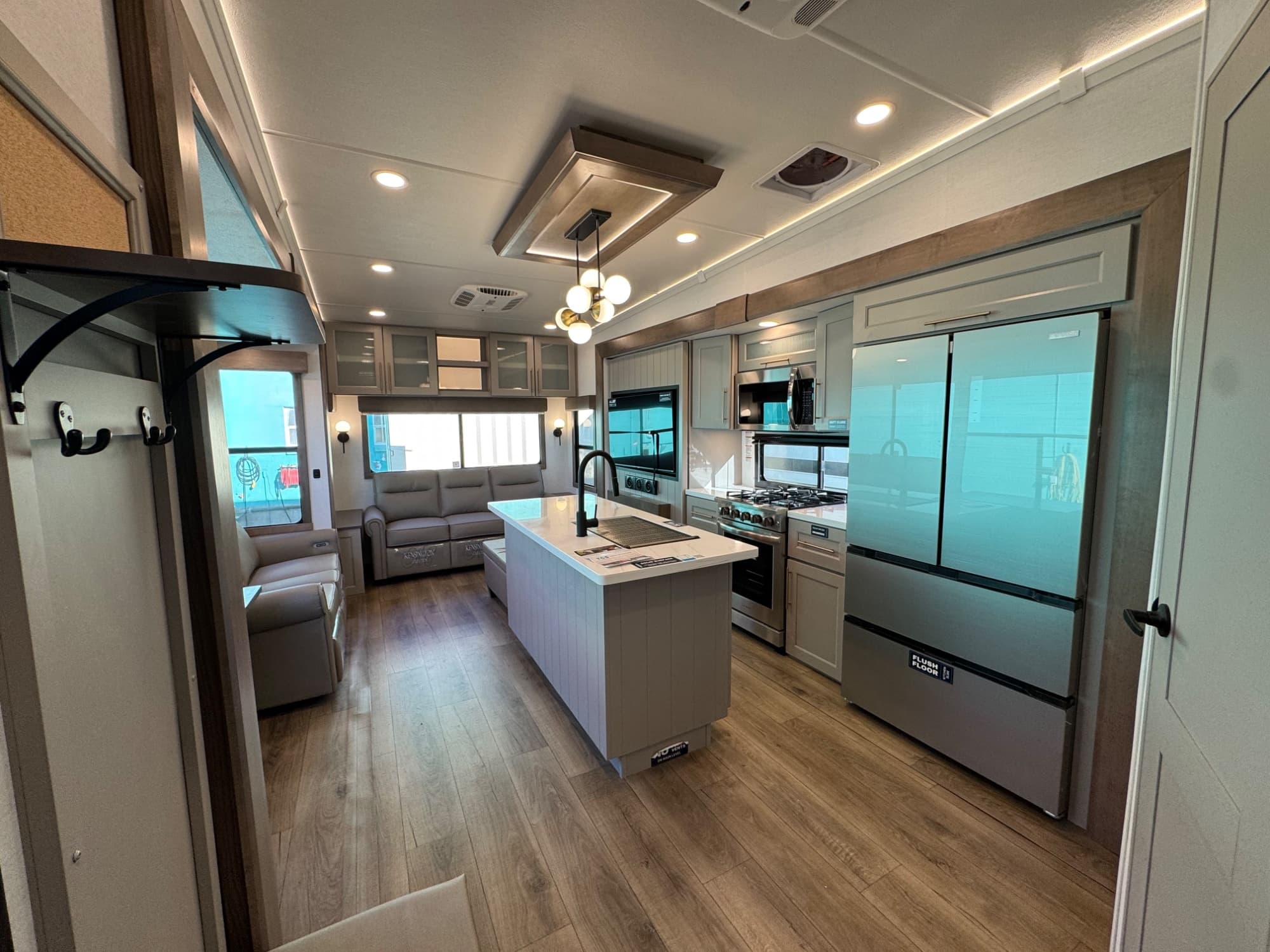 2025 Alliance RV 2025 Alliance RV Paradigm - thumbnail 8