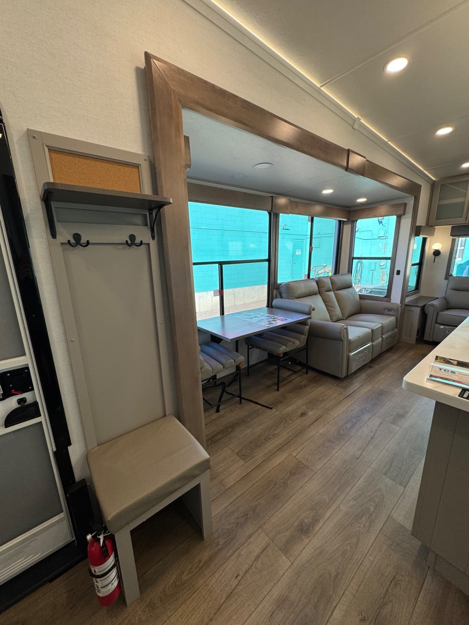 2025 Alliance RV 2025 Alliance RV Paradigm - thumbnail 9