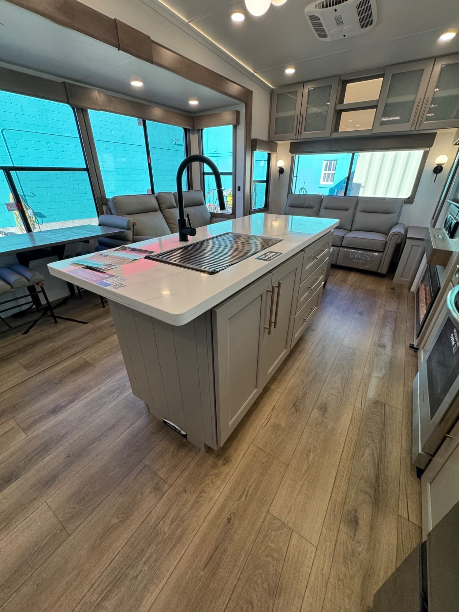 2025 Alliance RV 2025 Alliance RV Paradigm - thumbnail 11