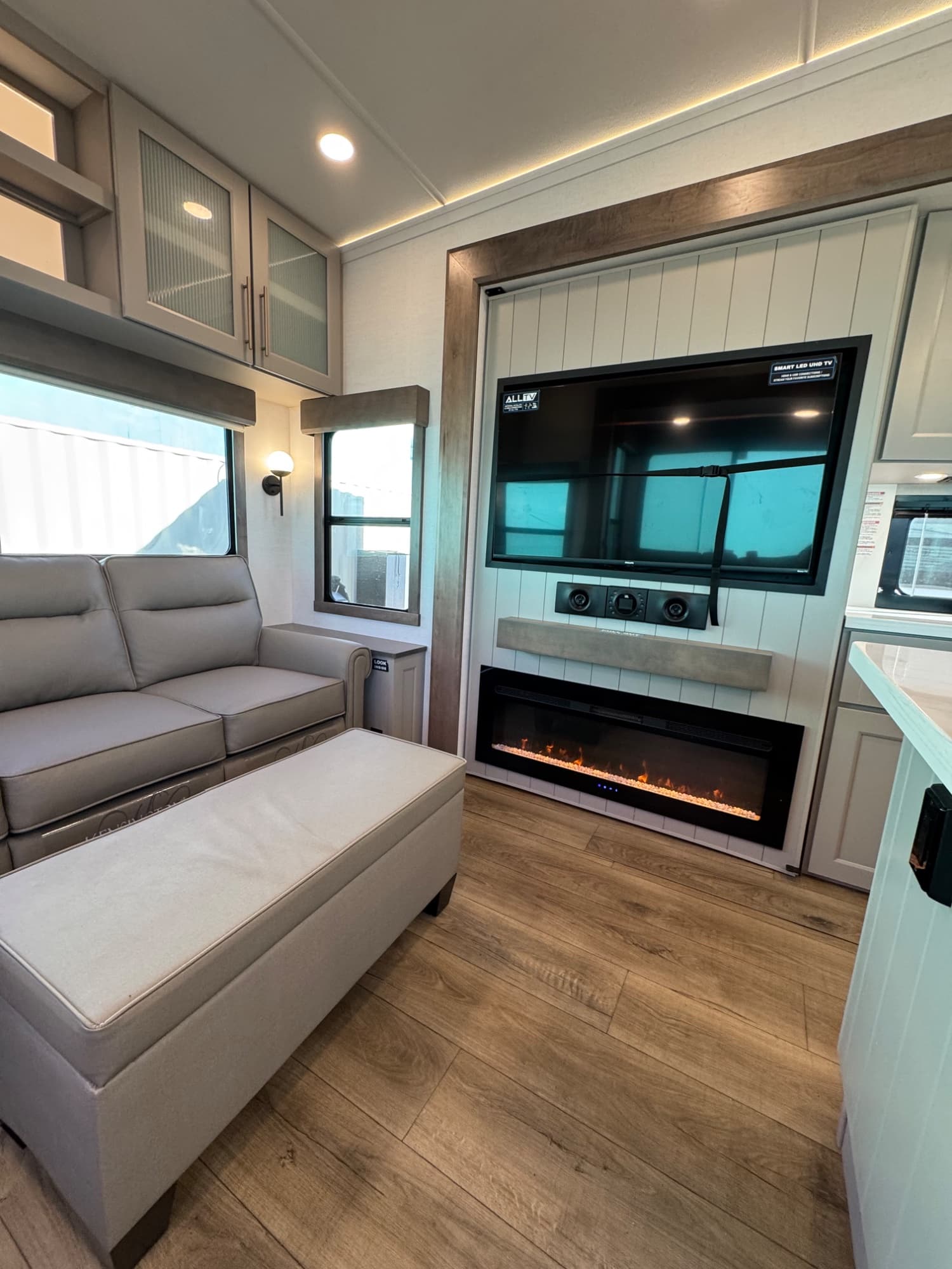 2025 Alliance RV 2025 Alliance RV Paradigm - thumbnail 13