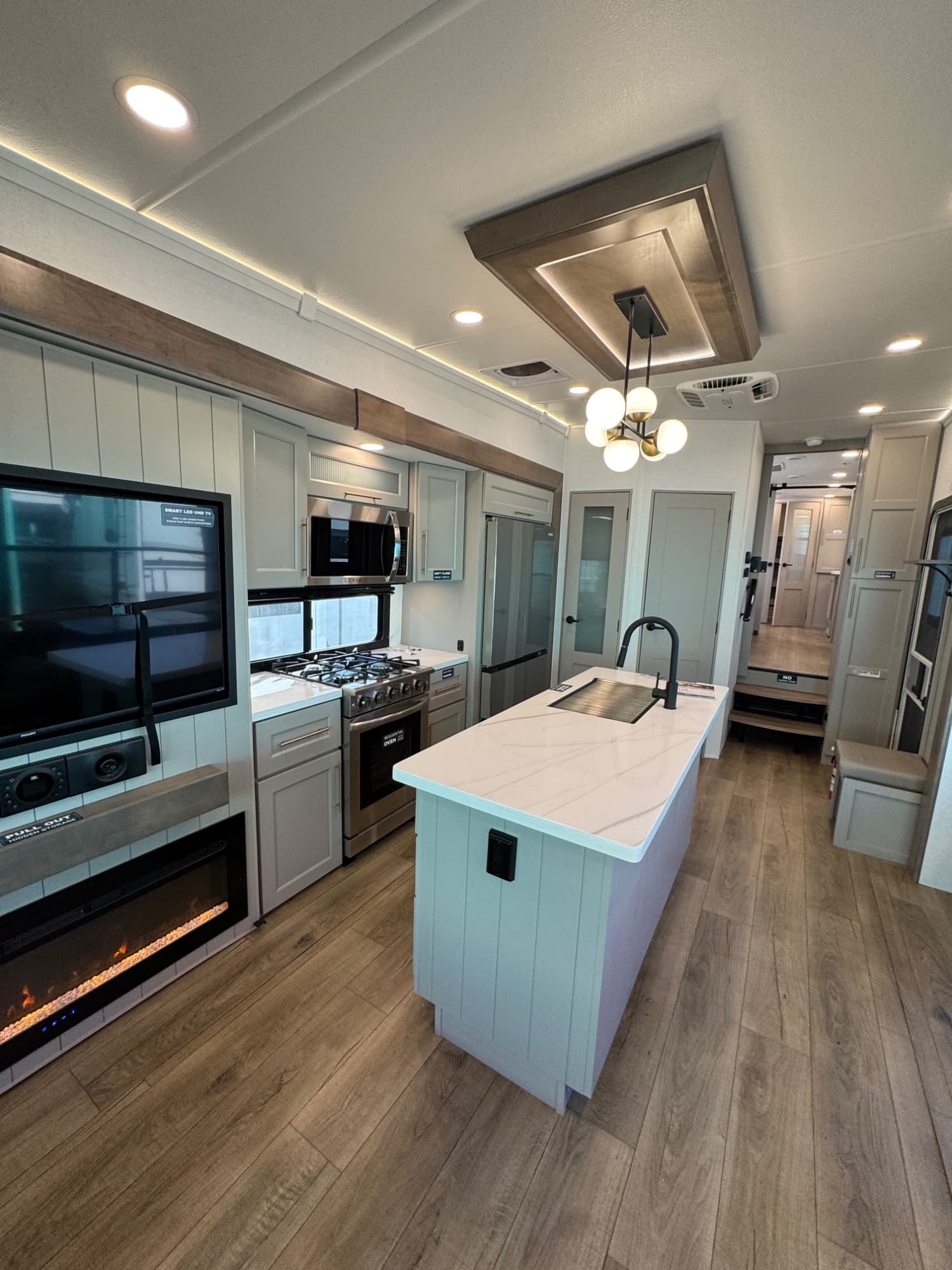 2025 Alliance RV 2025 Alliance RV Paradigm - thumbnail 15