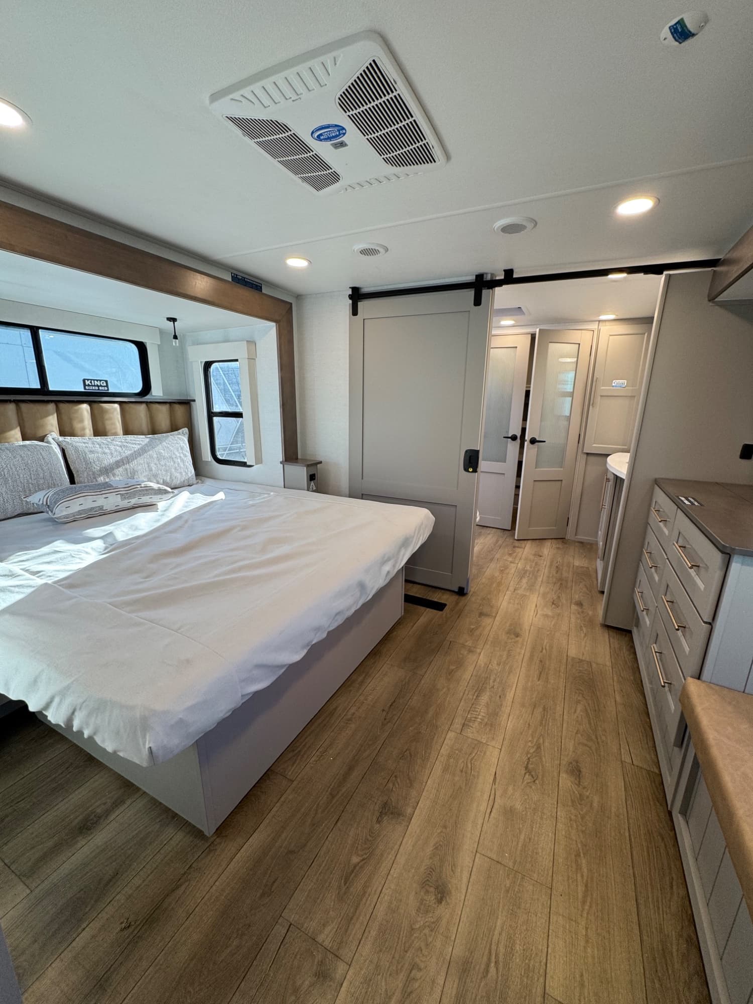 2025 Alliance RV 2025 Alliance RV Paradigm - thumbnail 18