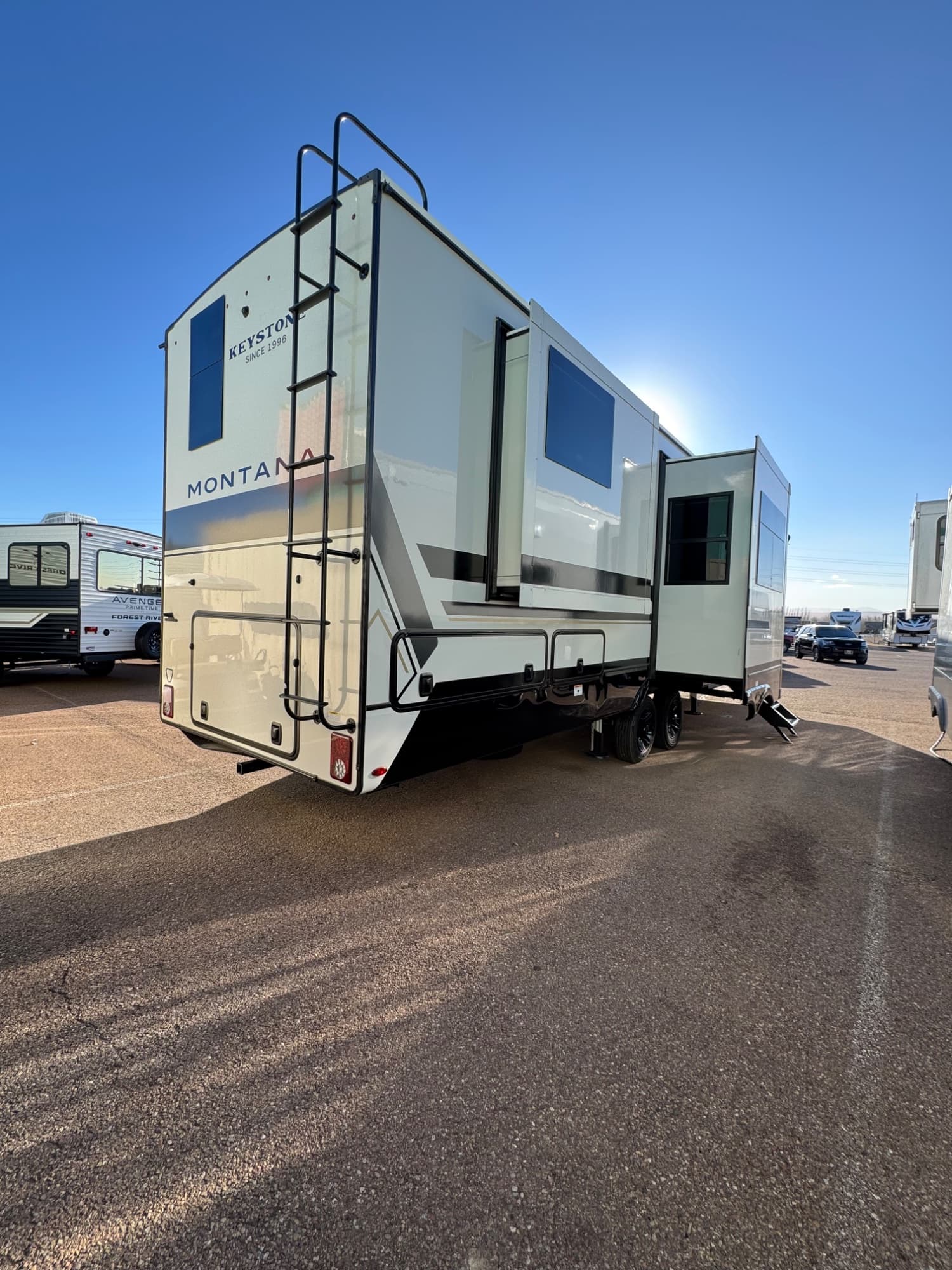 2026 Keystone RV 2026 Keystone RV Montana - thumbnail 4