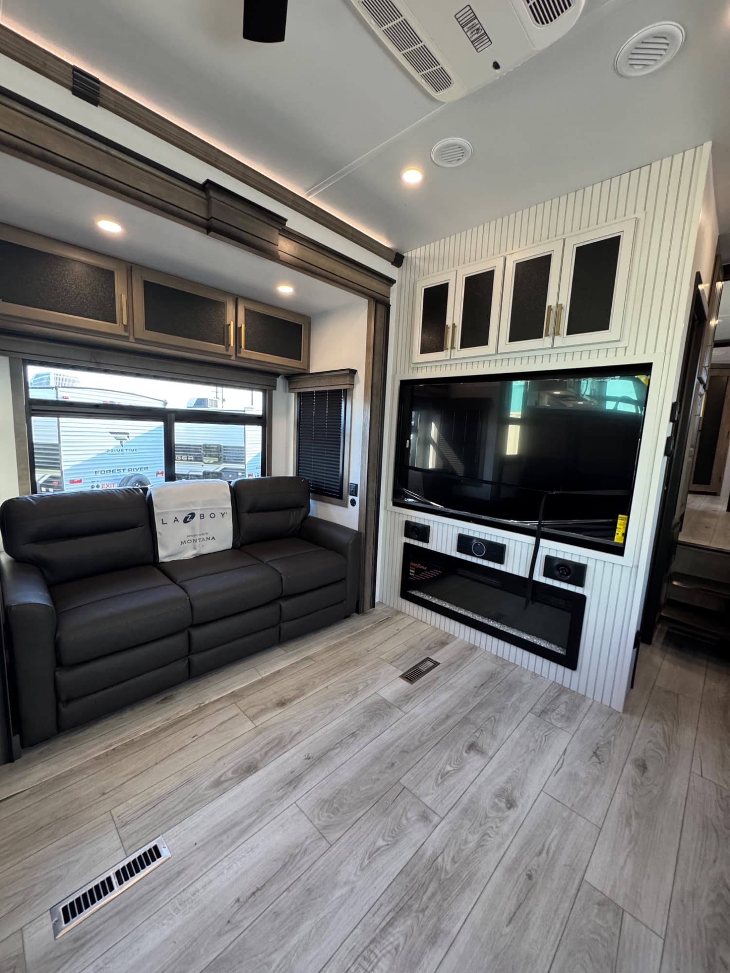 2026 Keystone RV 2026 Keystone RV Montana - thumbnail 14