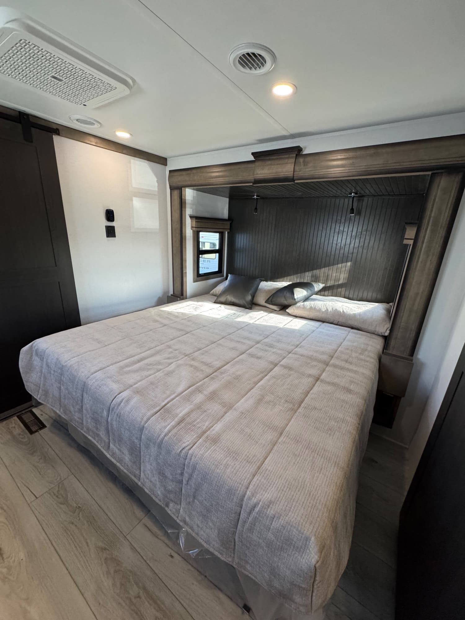 2026 Keystone RV 2026 Keystone RV Montana - thumbnail 24