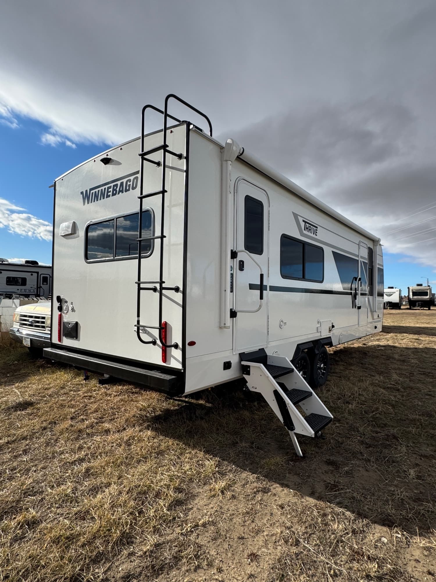 2026 Winnebago 2026 Winnebago Thrive - thumbnail 4