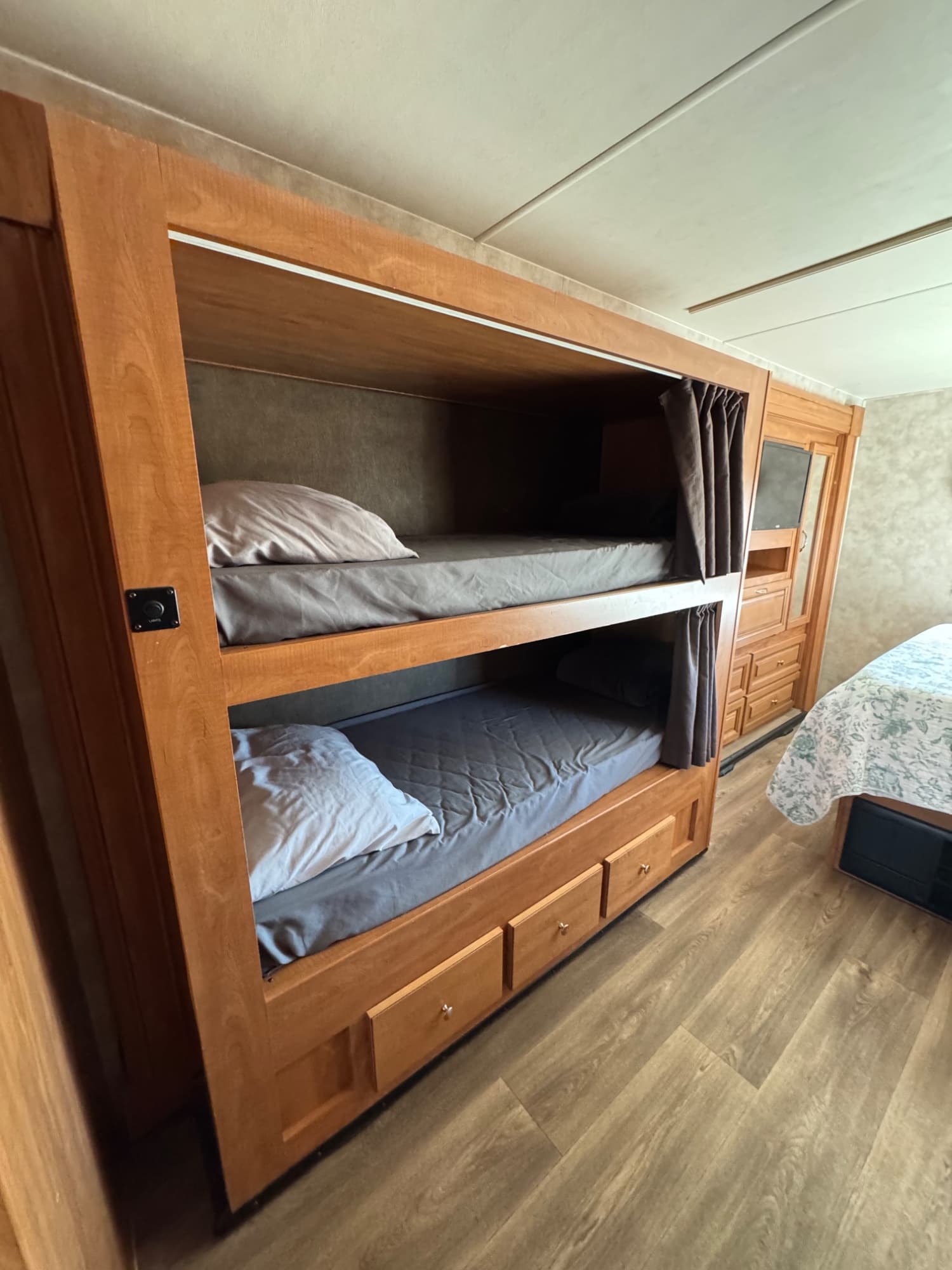 2017 NeXus RV 2017 NeXus RV Phantom - thumbnail 11