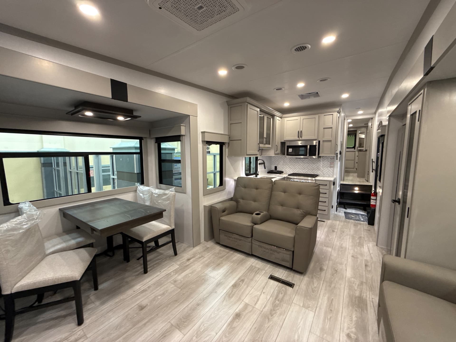 2025 Keystone RV 2025 Keystone RV Montana - thumbnail 31