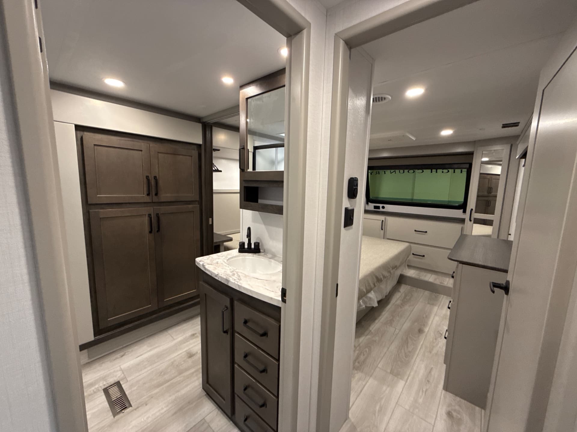 2025 Keystone RV 2025 Keystone RV Montana - thumbnail 32