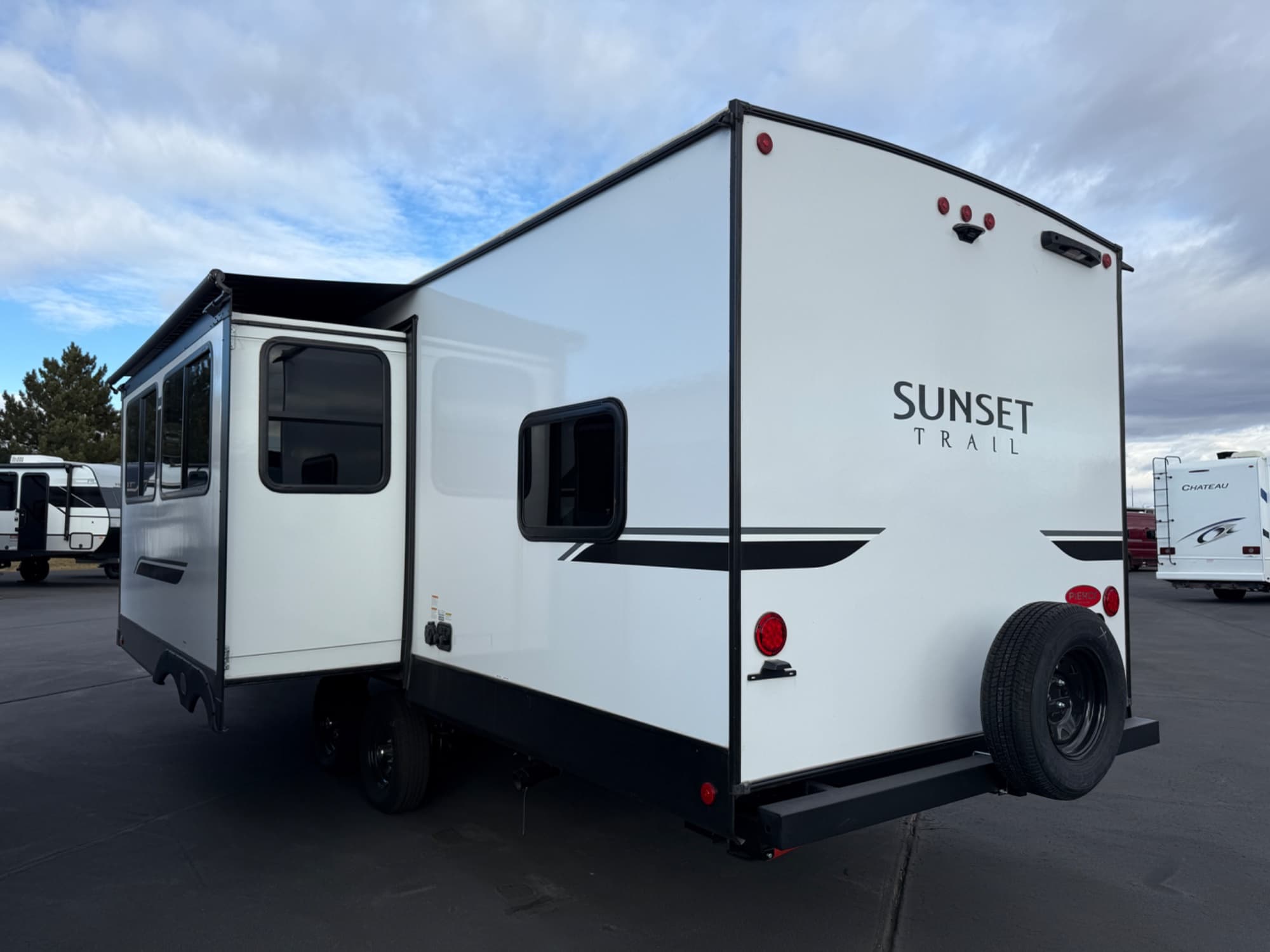 2026 Keystone RV 2026 Keystone RV Sunset Trail - thumbnail 4