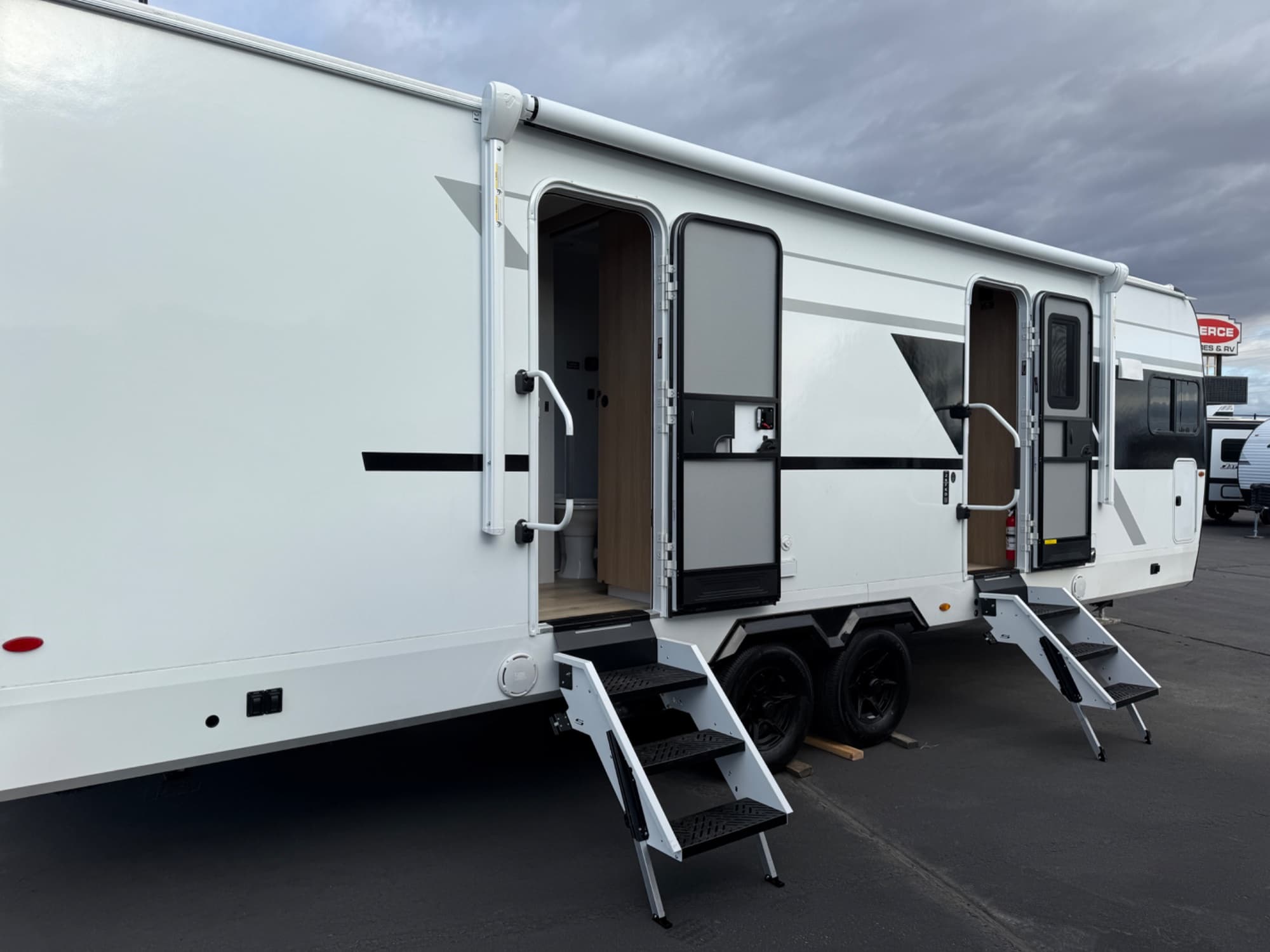 2026 Winnebago 2026 Winnebago Thrive - thumbnail 7