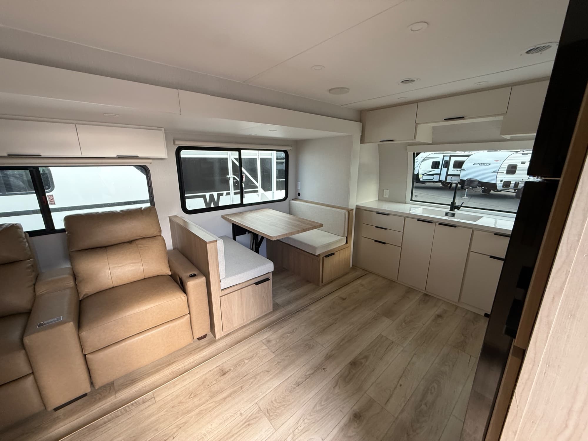 2026 Winnebago 2026 Winnebago Thrive - thumbnail 8