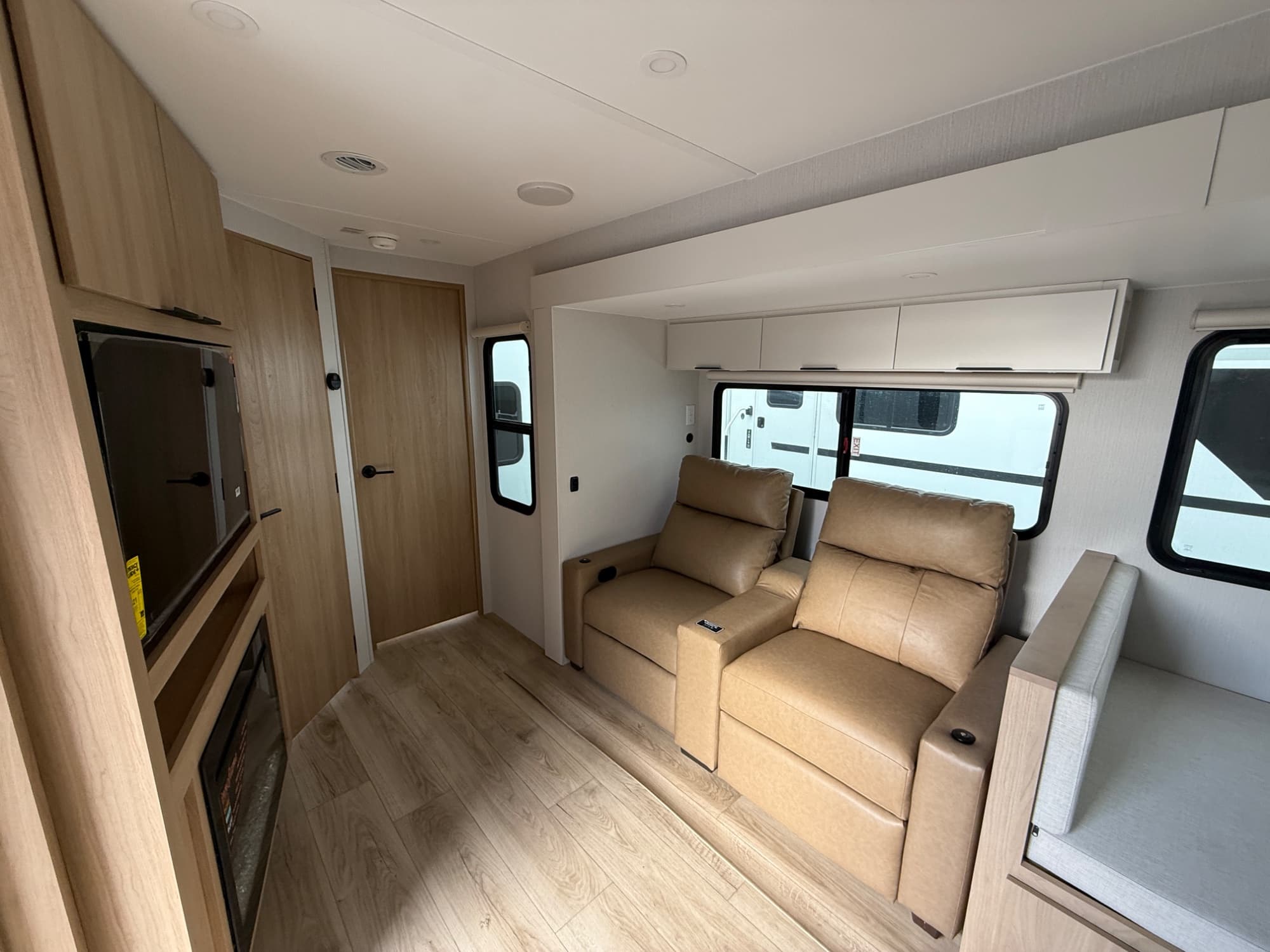 2026 Winnebago 2026 Winnebago Thrive - thumbnail 9