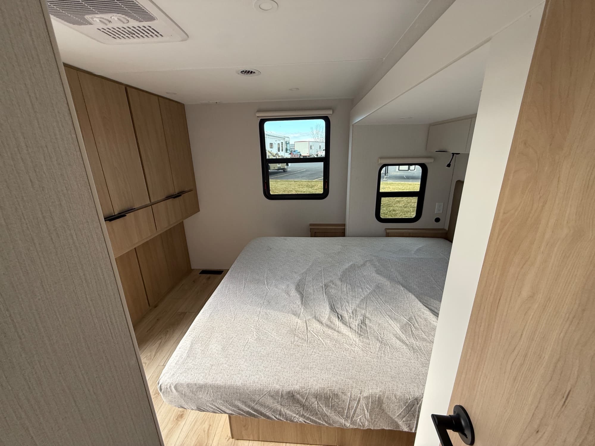 2026 Winnebago 2026 Winnebago Thrive - thumbnail 17