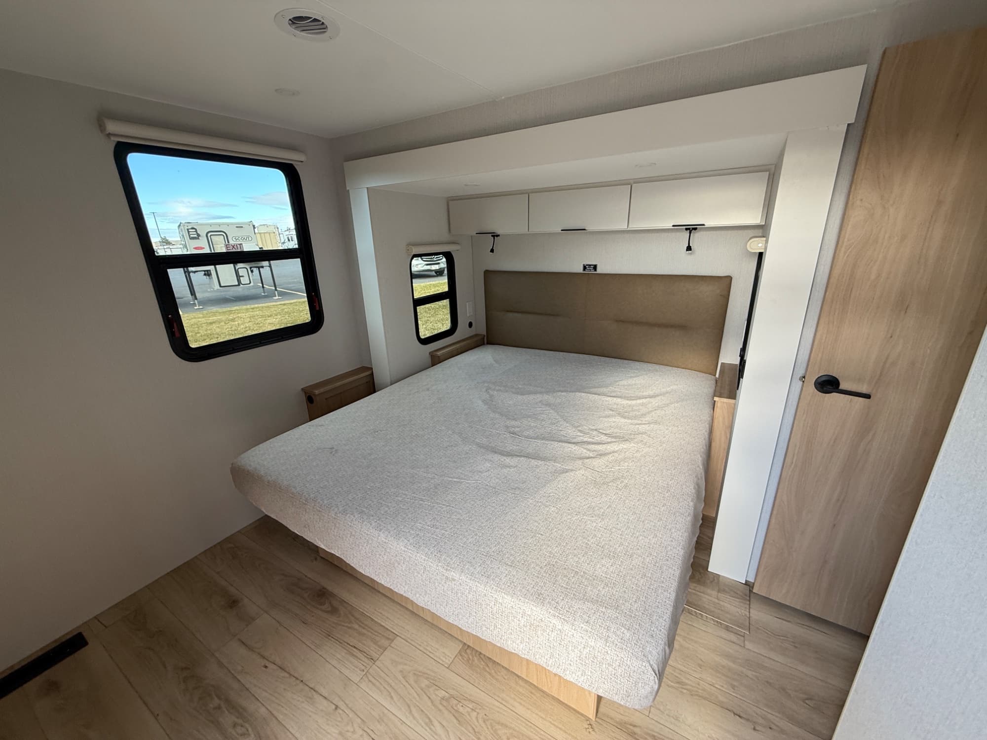 2026 Winnebago 2026 Winnebago Thrive - thumbnail 18