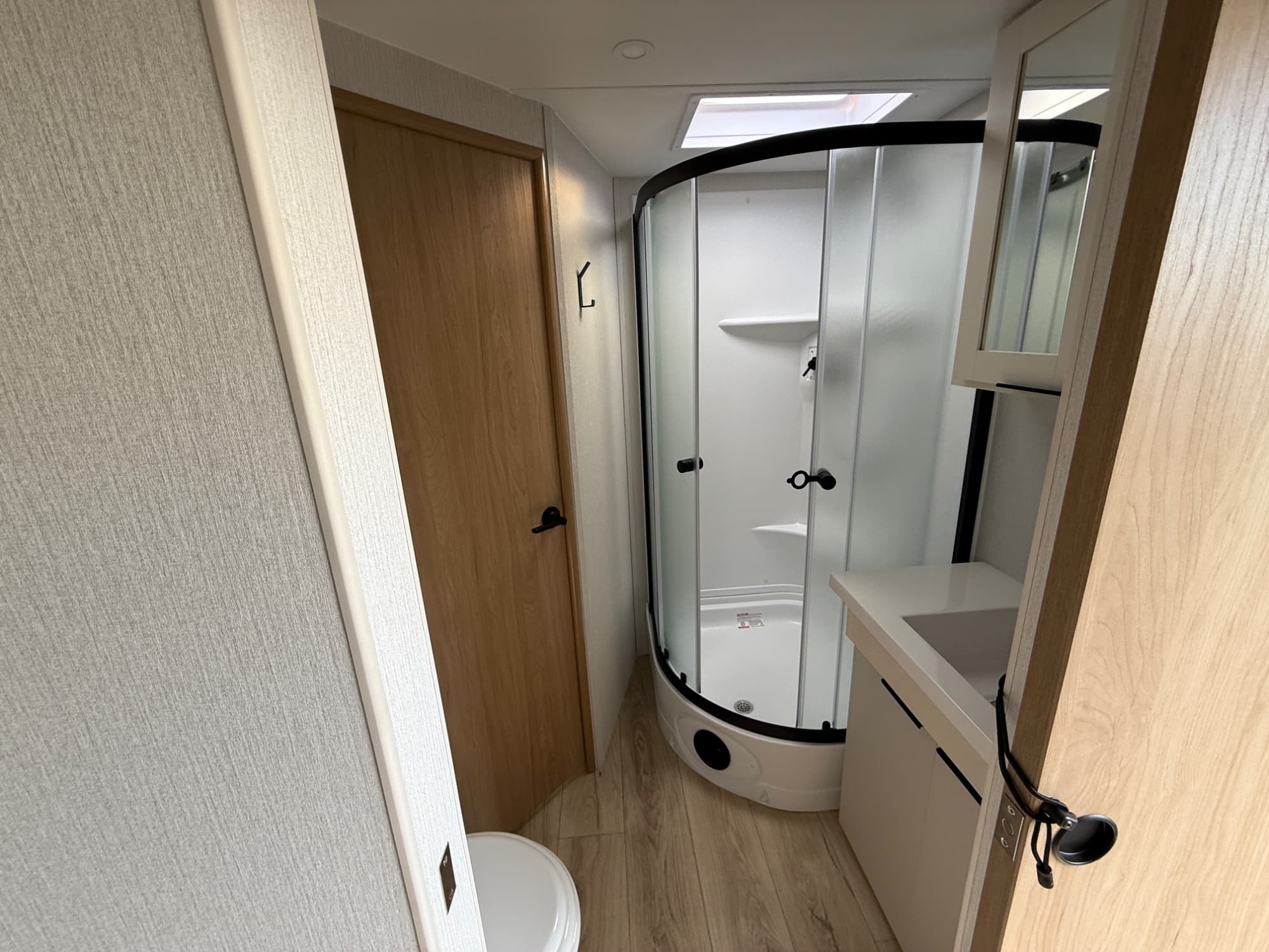 2026 Winnebago 2026 Winnebago Thrive - thumbnail 20