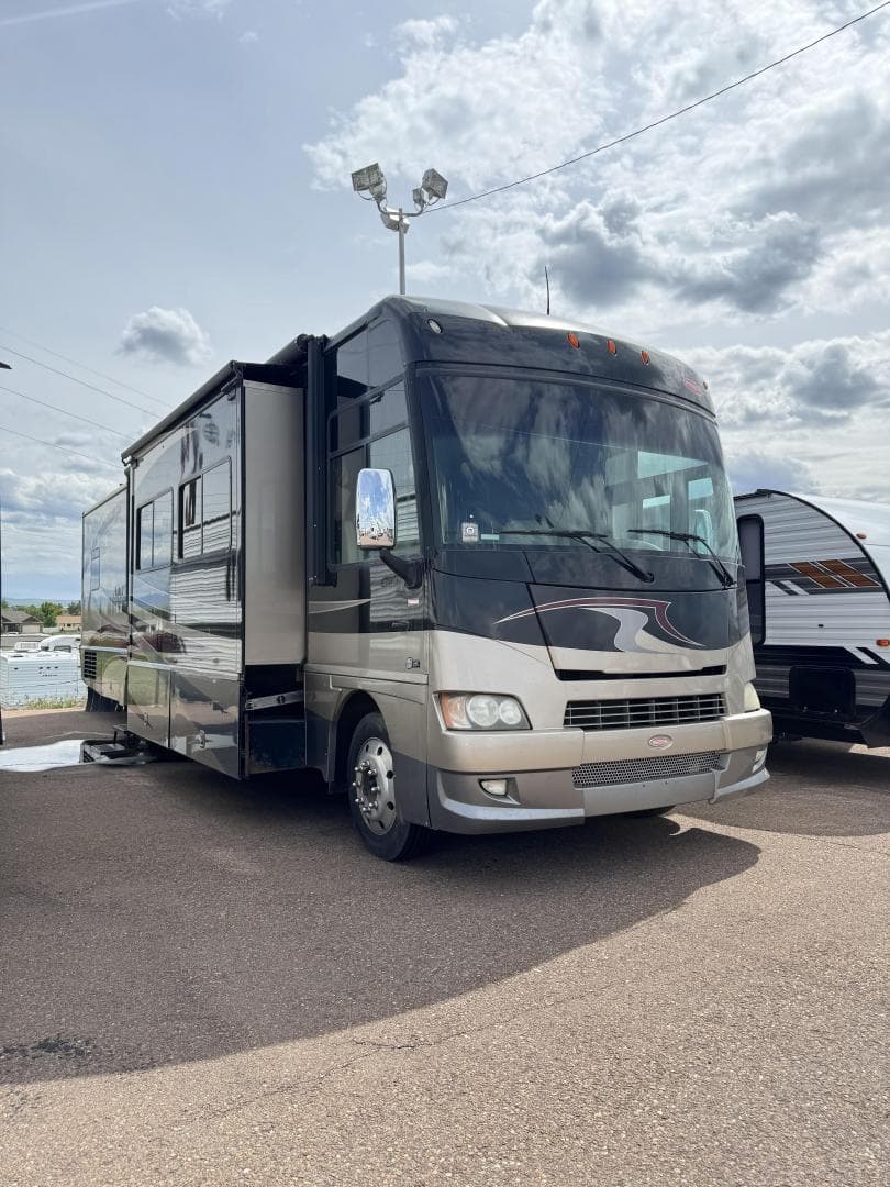 2010 Winnebago Adventurer 38N