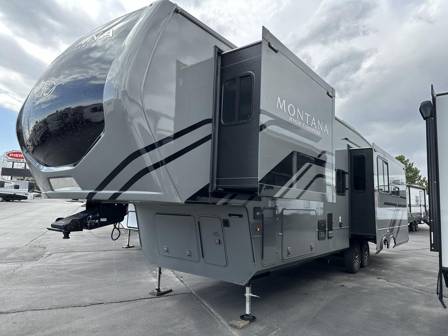 2025 Keystone RV Montana 325RK