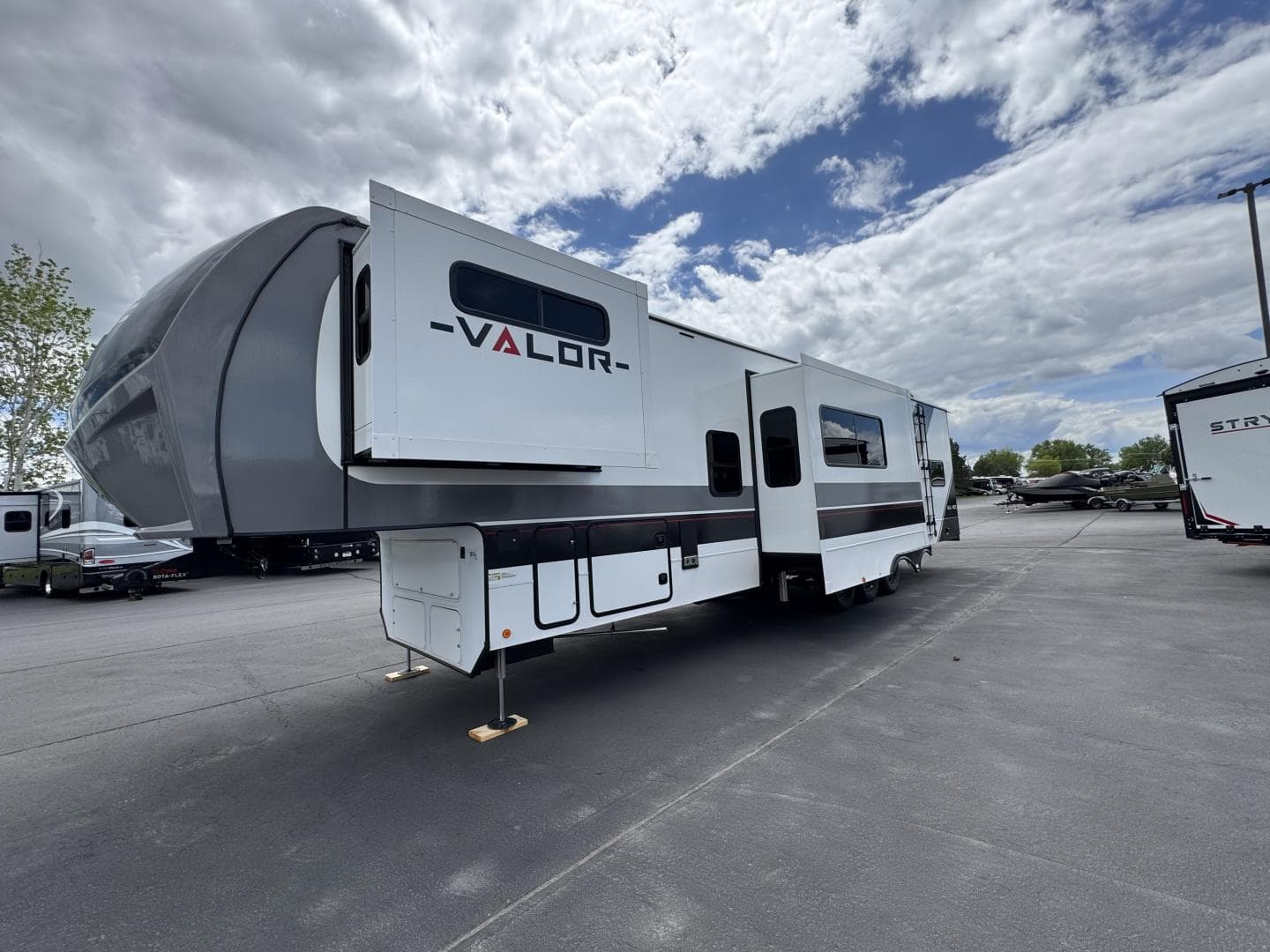 2025 Alliance RV Valor 40V13