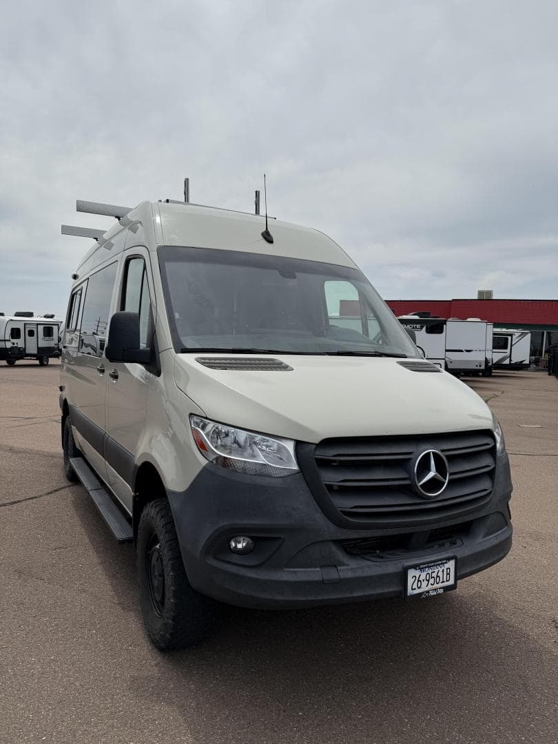 2020 Sportsmobile Field Van Meadow 2 Highroof